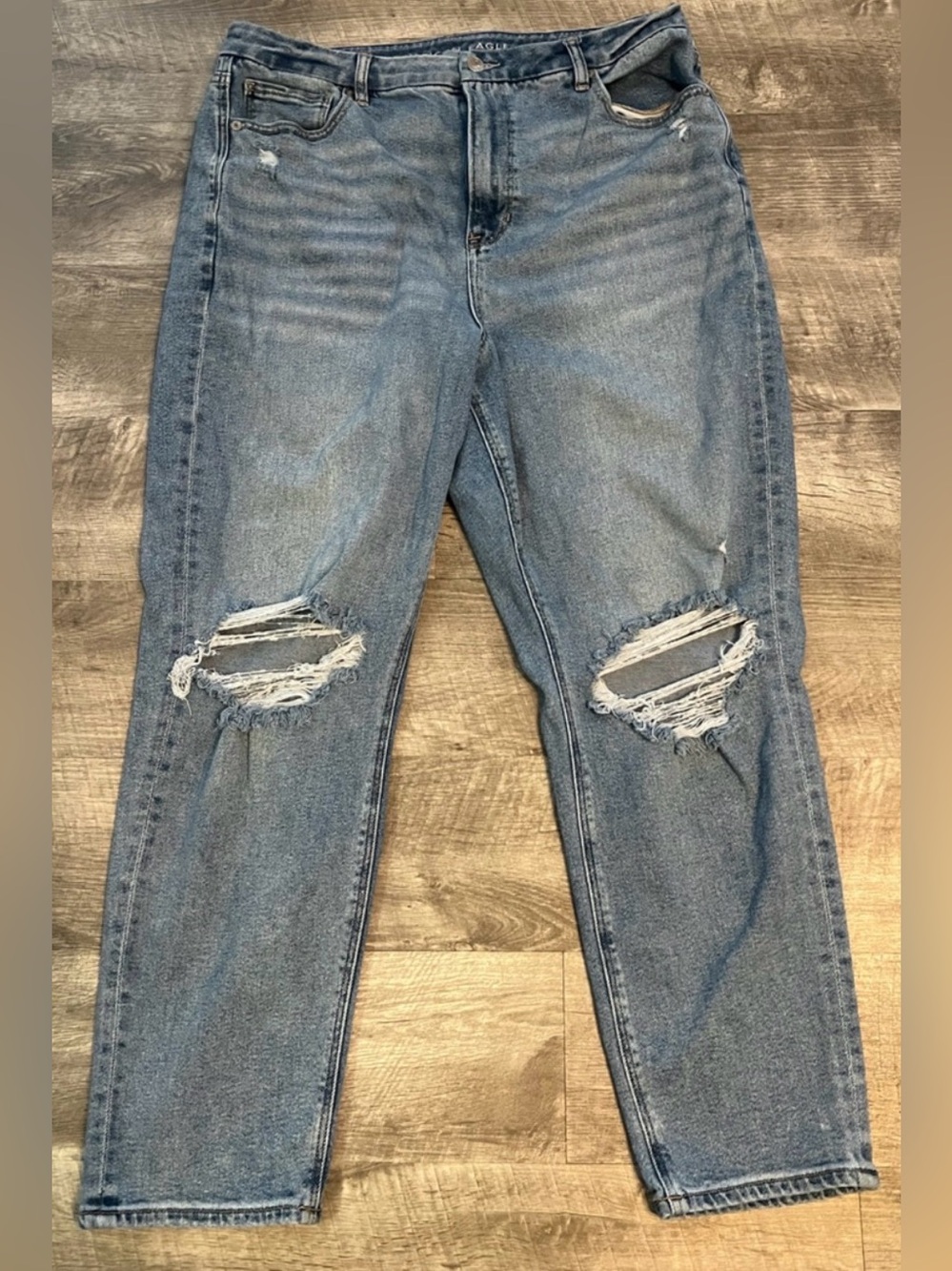American Eagle Distressed Mom Jeans Women’s Size 16 Stretch Light Wash High Rise